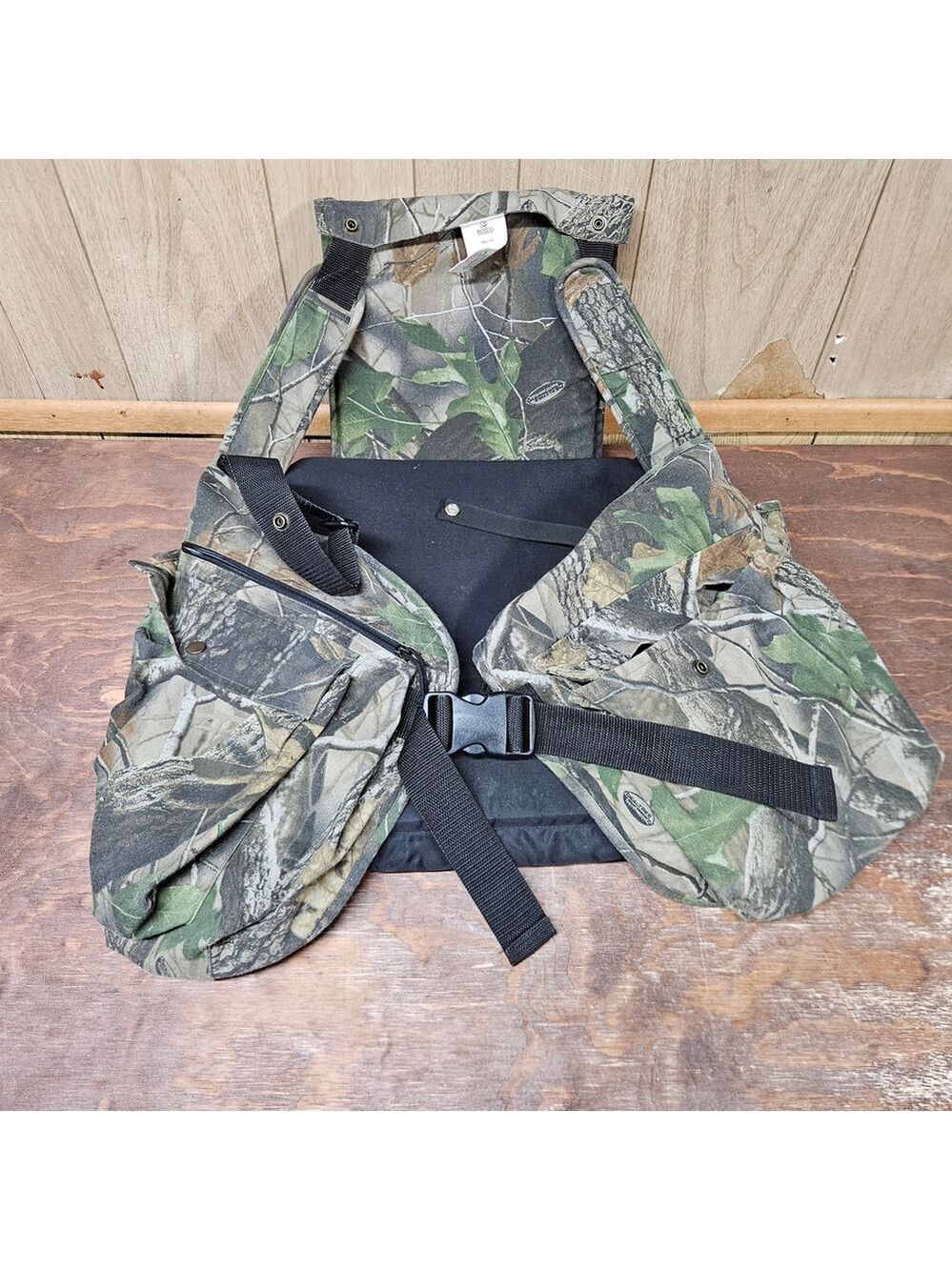 RedHead Camo Hunting Vest One Size Adjustable with Seat Cushion Game Bag